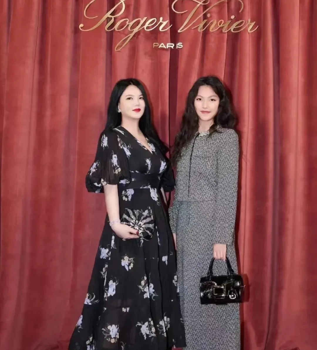 对比那尔那茜的“暗箱操作”
李湘明晃晃托举女儿的好感度又上升了

因为，李湘