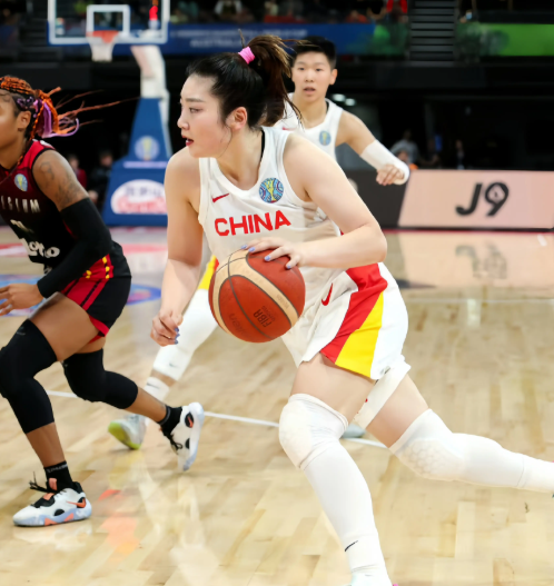 女篮亚洲杯！！中国女篮101-66大胜韩国女篮获得第三名！！！

王思雨：8中6