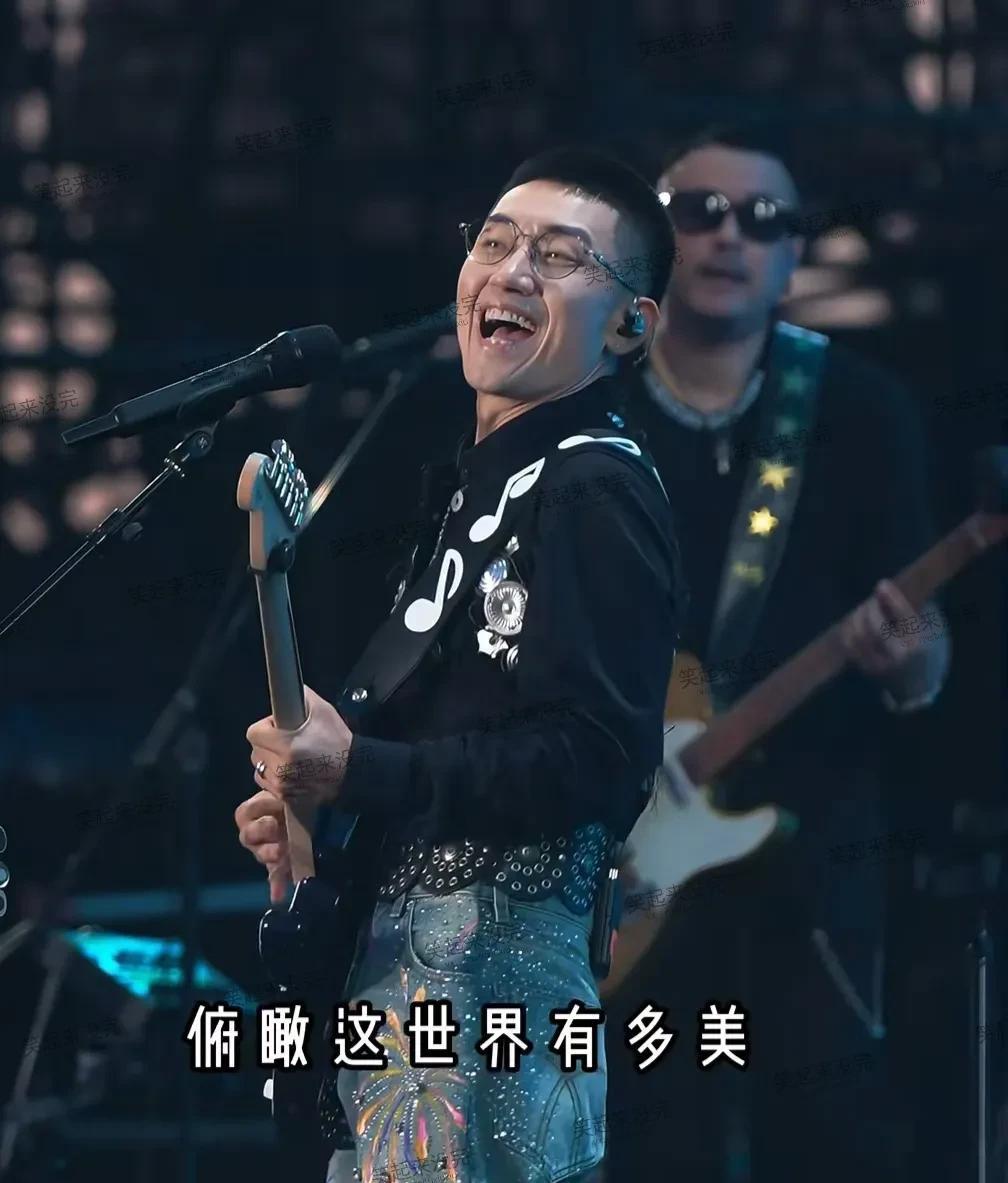发现歌手金志文的才华不比汪峰差，为啥他就没大红起来呢？听他创作的歌曲都很好听，但