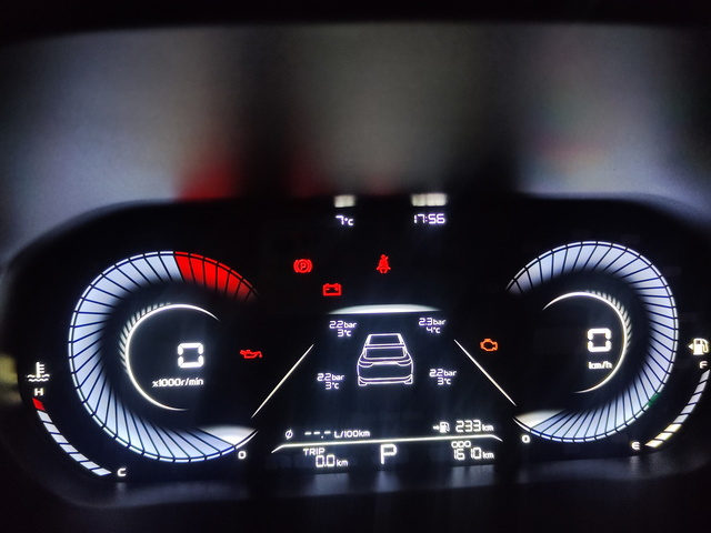 吉利帝豪的大灯是自动关闭吗？
昨天晚上大灯没关（但是从外面看着是不亮的）今天早上