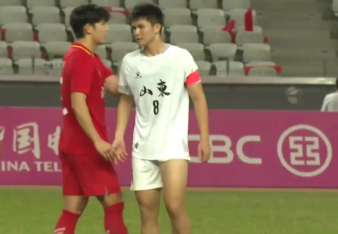 十五运U20男足半决赛拉开大幕。韩鹏执教的山东U20男足0：1惜败湖北U20男足