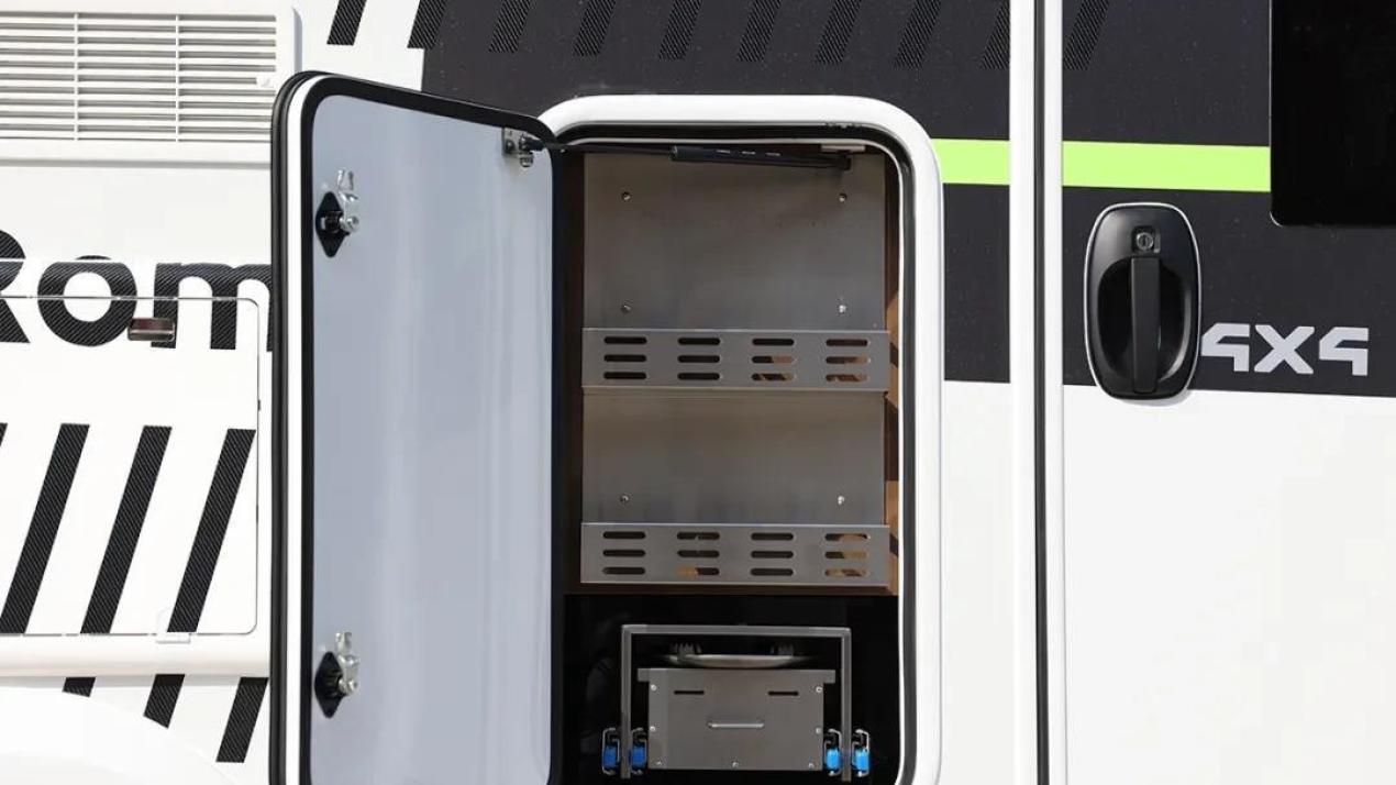 4驱福特全顺T8房车也来了？开着住着都舒服，还能走点烂路！