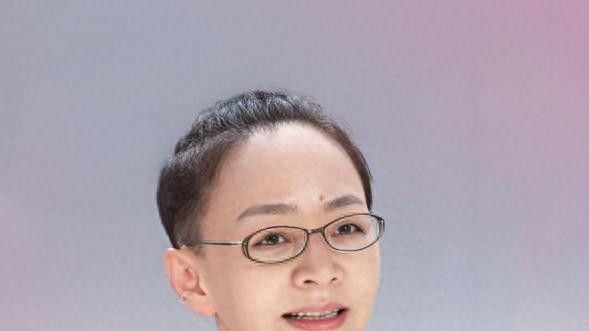 64岁宋丹丹被偶遇，三婚富豪丈夫罕见露面，状态让多少黑粉脸红