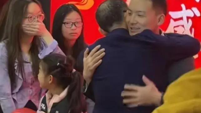 谢浩男拒收父亲豪车，透露读博计划独立成才，一句话展现高情商