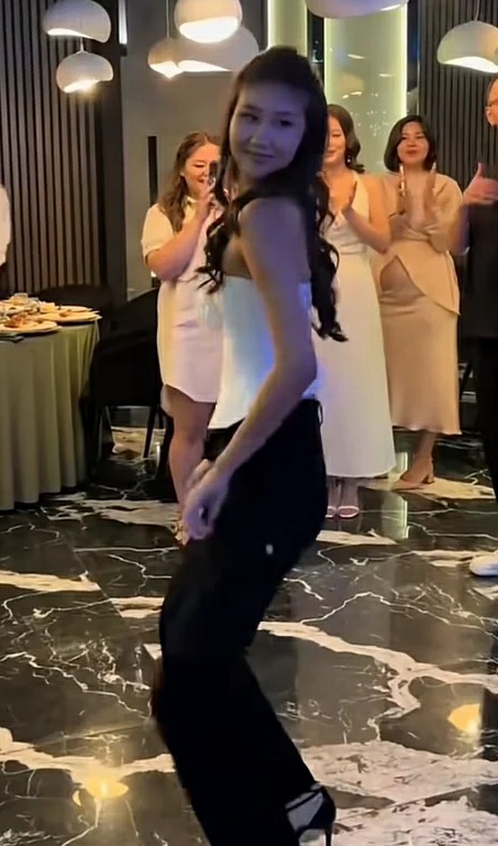 兄弟？今天穿错衣服了吧？