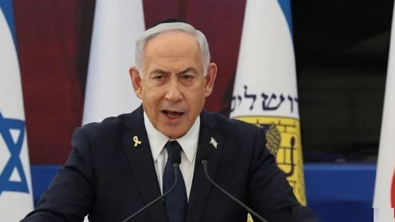 以色列不打算善罢甘休，两个师集结戈兰高地，想要叙利亚永远分裂