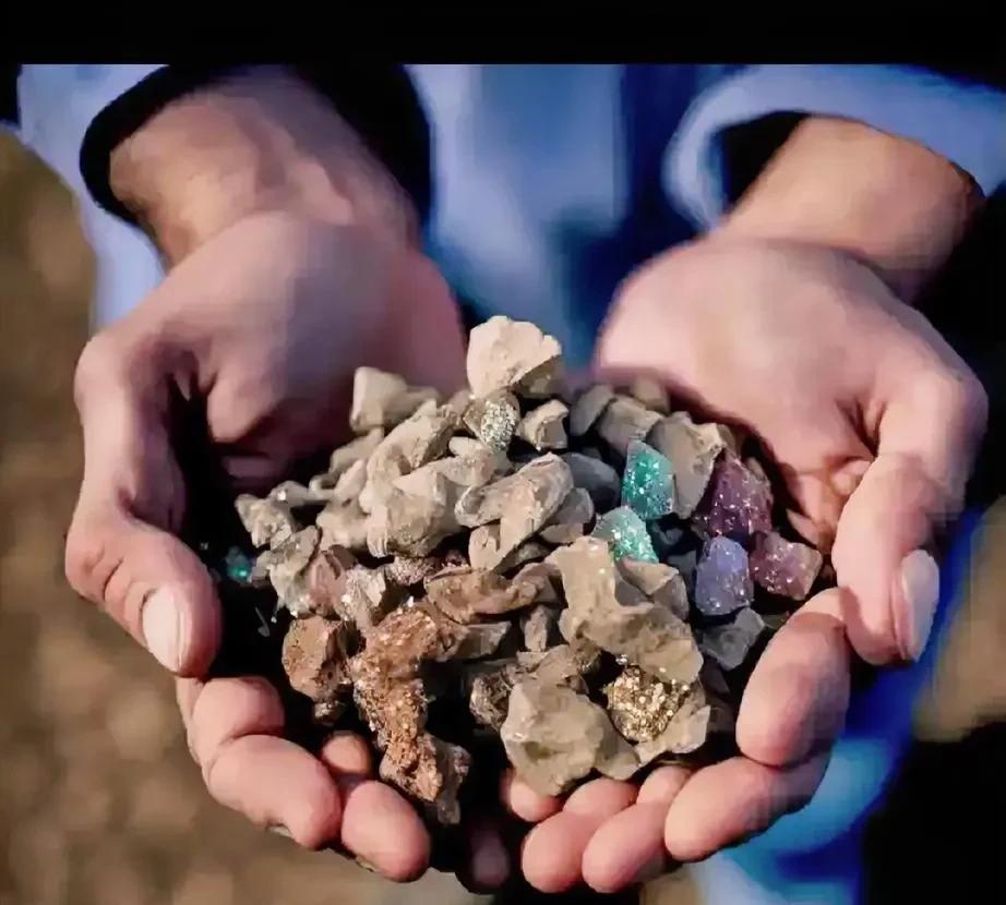 “工业维生素”“工业黄金”“打火石”，这些都是人们赋予“稀土”的代名词。稀土适用