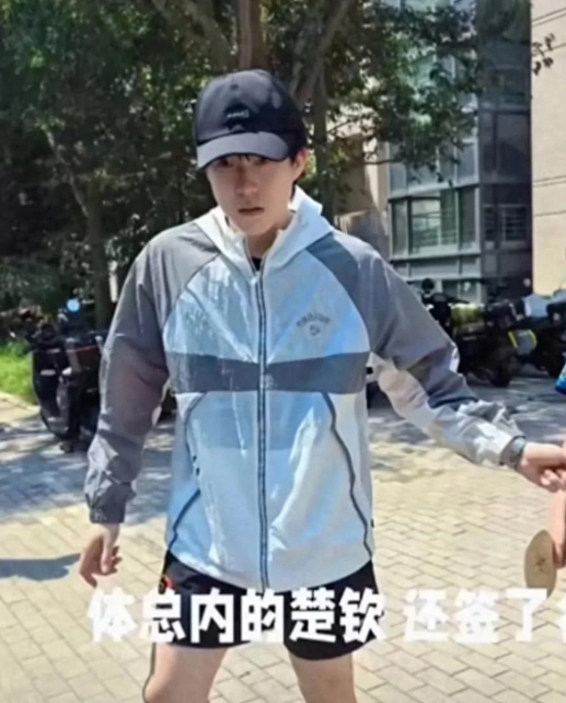 王楚钦全方位防护：在队友晒黑时保持白嫩