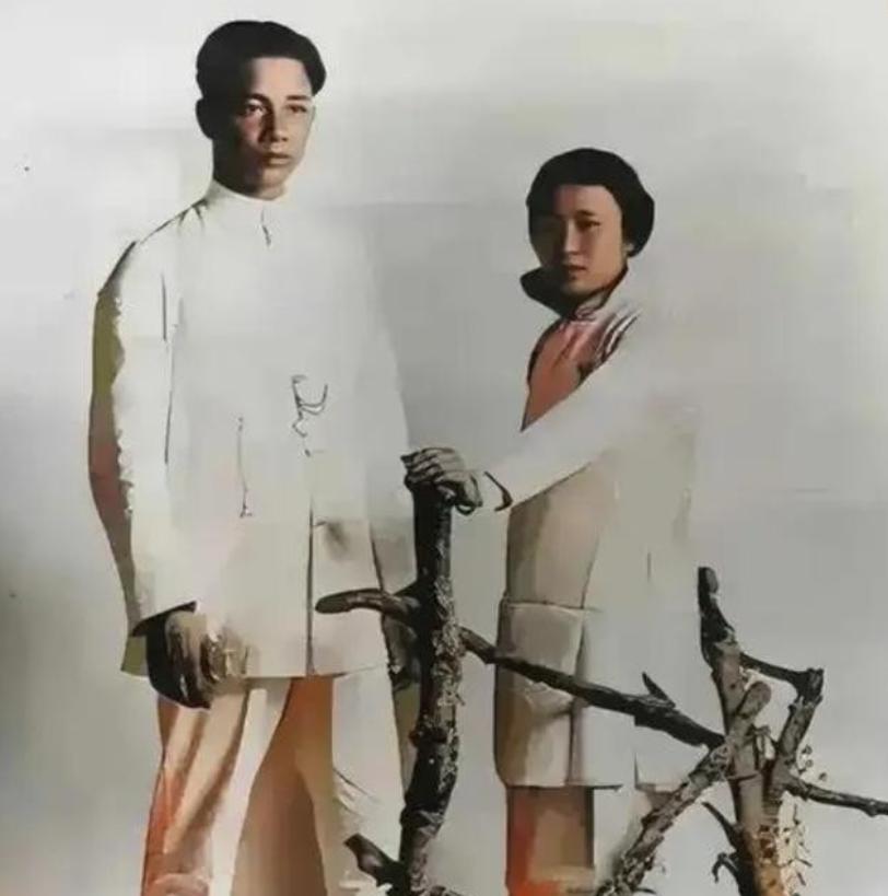 1949年上海解放后，宋庆龄曾向毛主席求情，希望对一人网开一面，宽大处理，毛主席