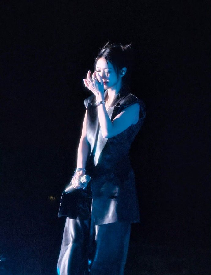 薛凯琪大概是“最会玩转儿化音”的粤语歌手了吧！她敏锐地捕捉到“上班”一词带来的工