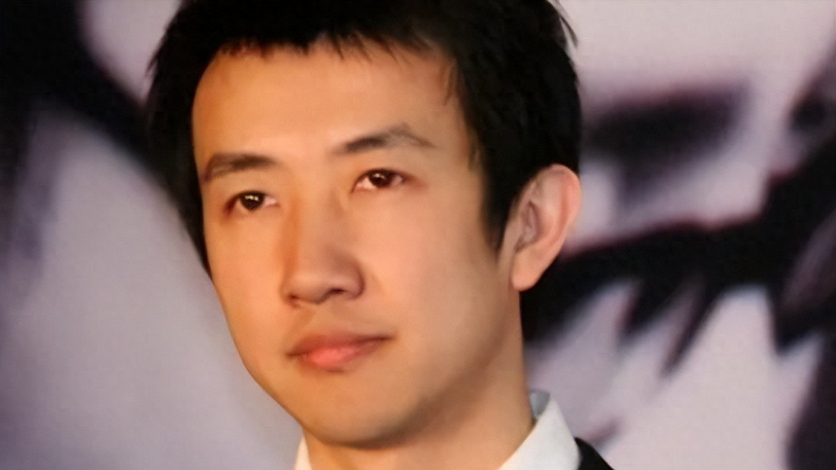 梅婷养他6年，李小冉为他怀孕，55岁娶小娇妻，他才是圈内狠人