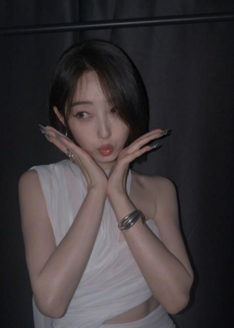 蒋梦婕的小妈风妆造，觉得如何？