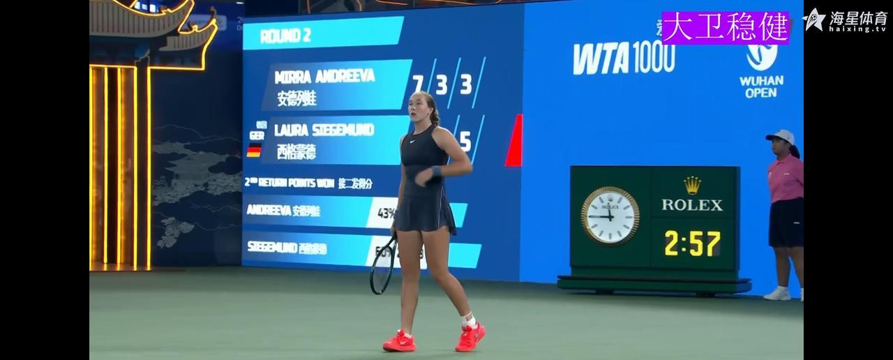 Wta1000武汉网球公开赛女单第二轮。小安娃又被打哭了。她以7:6 3:6 3