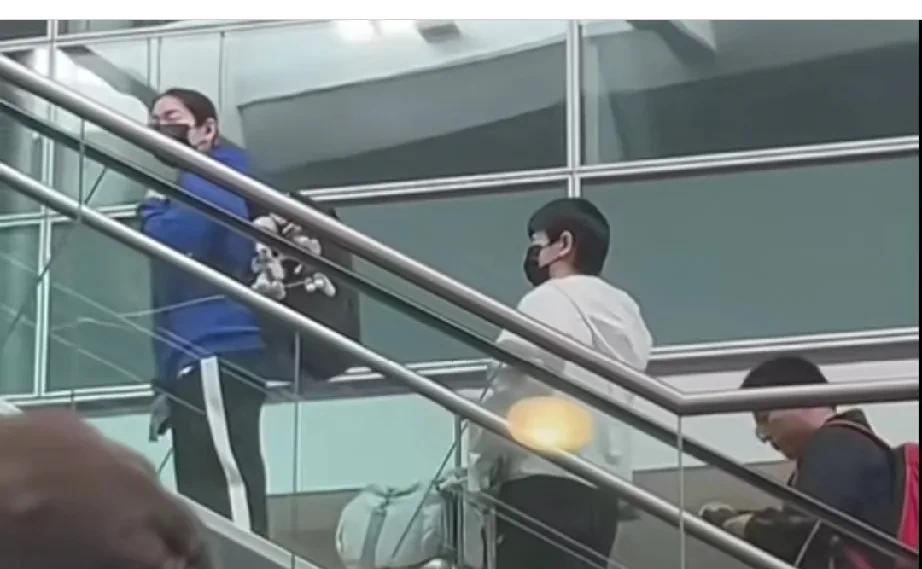 8月26日“莎莎小分队”回国登机了！
佳佳开道，翔哥殿后，德华护佑，欢迎“莎莎小