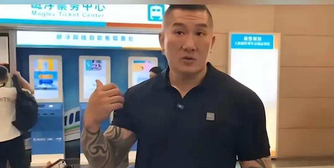 发现没有？应当可以打压国民党，却对馆长束手无策！
馆长从一个支持民进党的一员，转