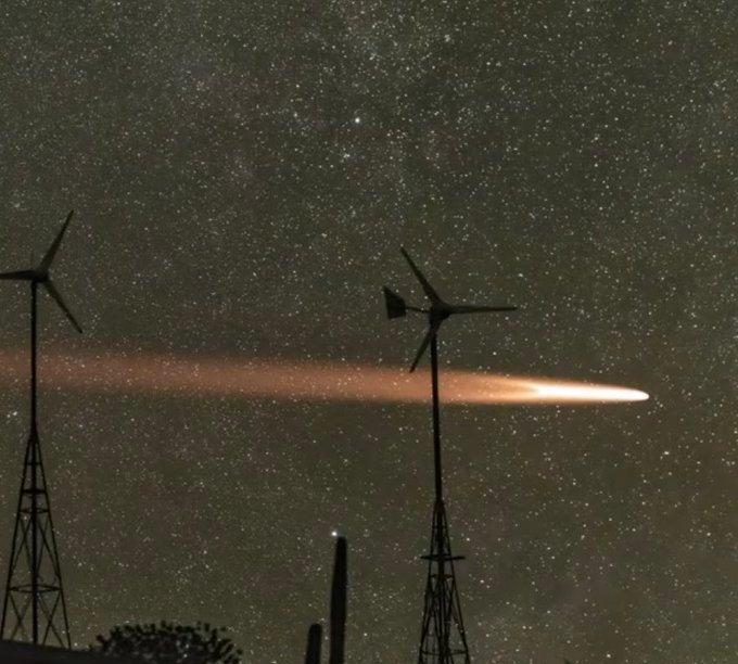 马斯克的星舰九号又炸了，这次是在非洲纳米比亚上空。
这个项目到现在进行了九次发射