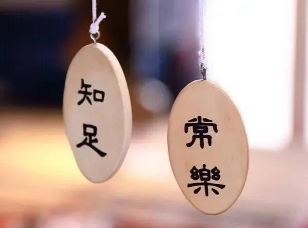 什么是幸福？幸福就是，肚子饿了，有饭吃就是幸福；感觉累了，休息就是幸福；没钱了，