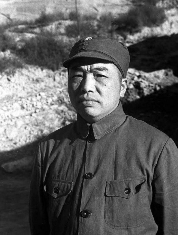 1955年，陈赓彭德怀爆发争吵，彭德怀直言：陈赓，我是国防部长。
1928年，彭