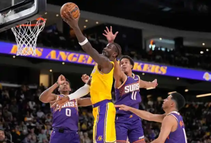 NBA季前赛，湖人VS太阳首秀主要球员亮点和状态评价
艾顿：篮板+盖帽。看到不少