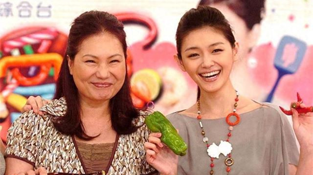 闹剧收场！S妈硬撑26天成笑话，将孩子推给亲爹，应了大S恩师的话