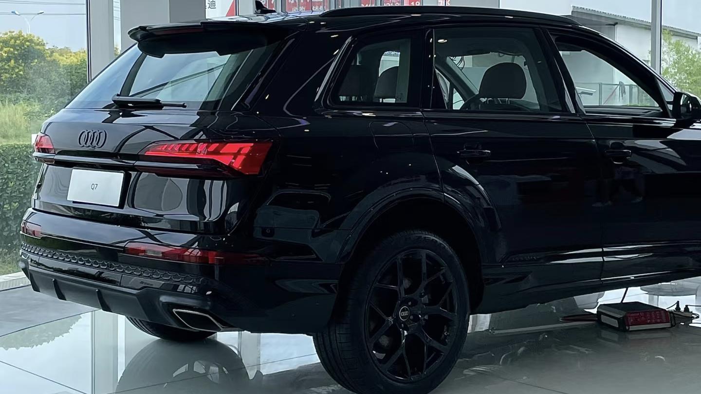 奥迪Q7全解析：高低配差异、真实性能与价格，看完再决定！