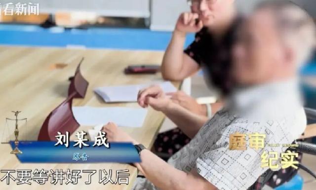 上海。“退休工资8千，却无家可归”。一位八旬老人家，痛诉自己的女儿，要求对方支付