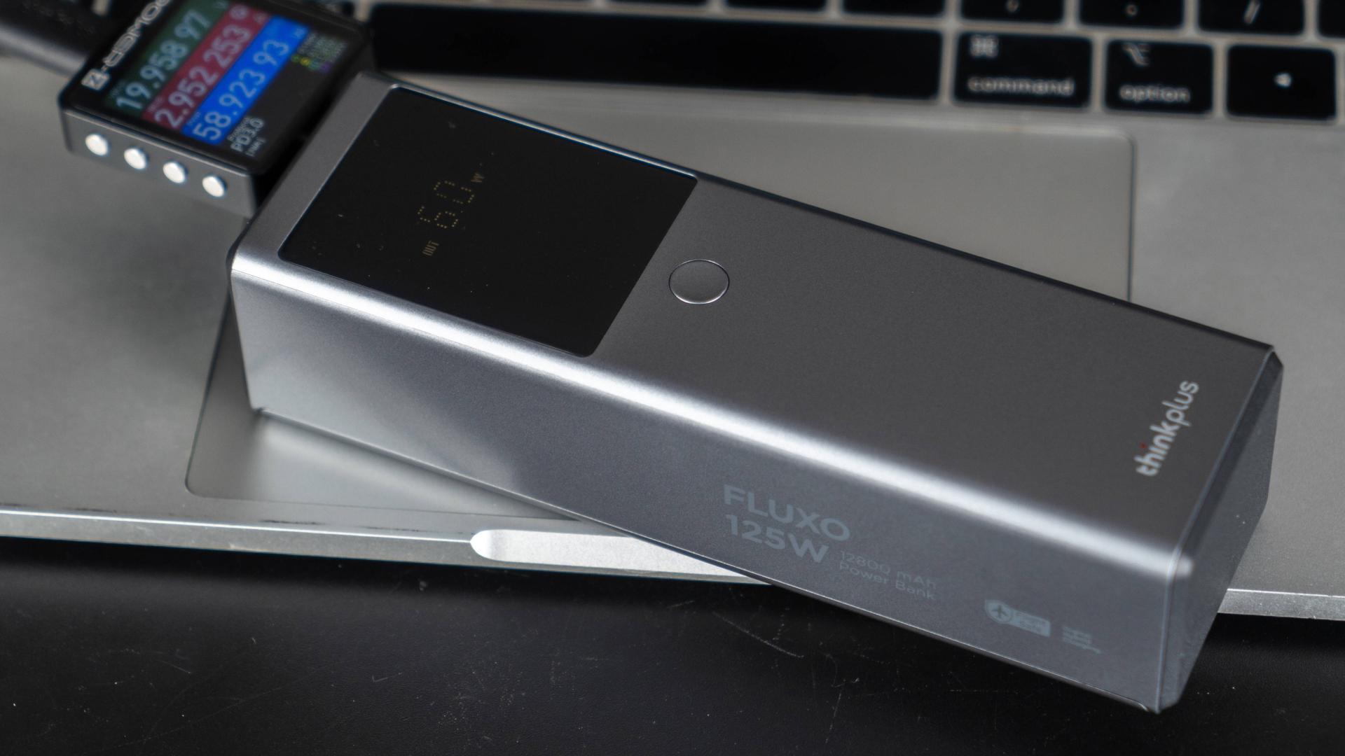 只需一个就能为你出行设备续电-联想锋行者大功率笔记本移动电源