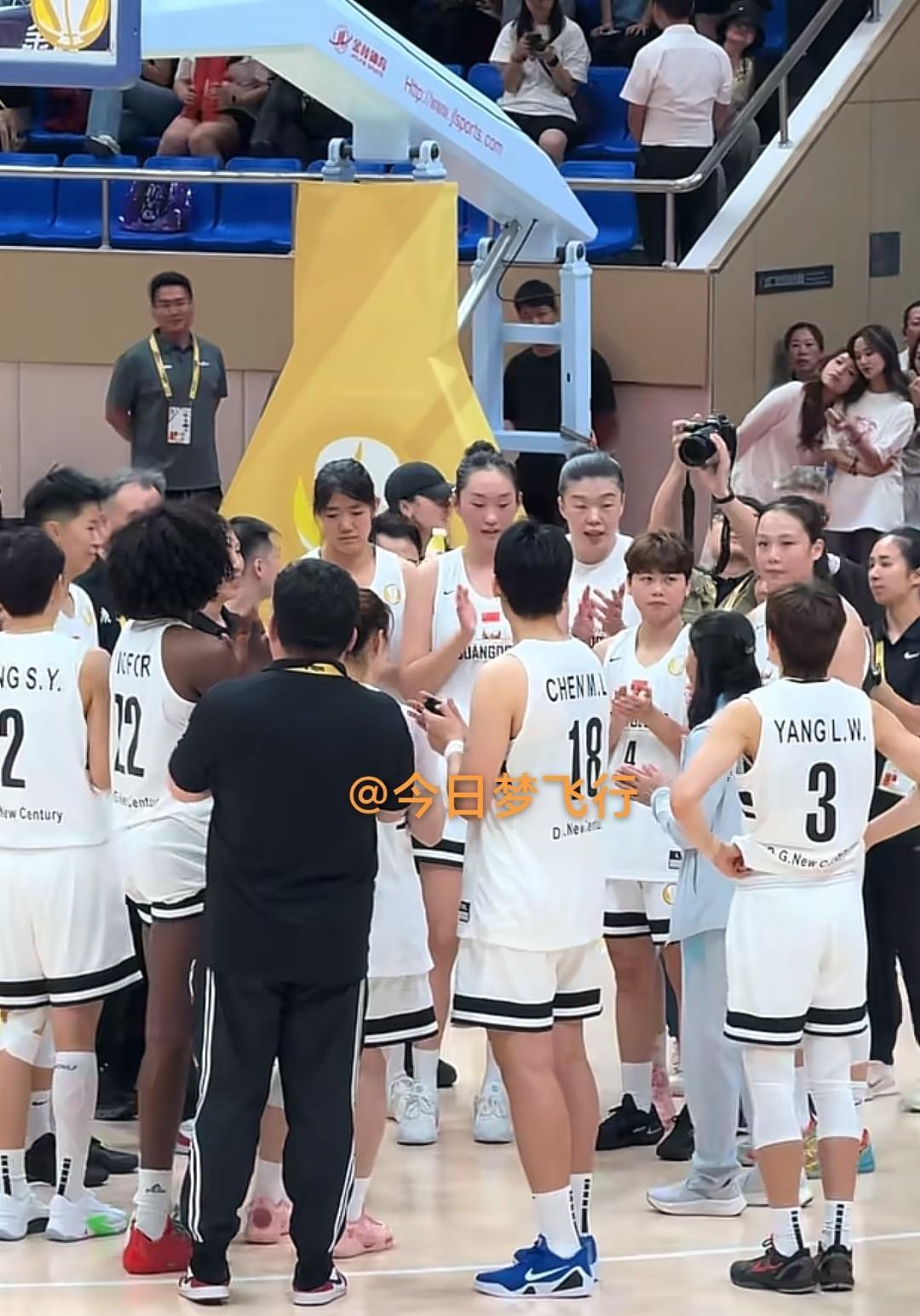今晚七点，东莞新世纪将与日本红浪队争夺女篮亚洲联赛冠军！
昨晚的半决赛，中国东莞