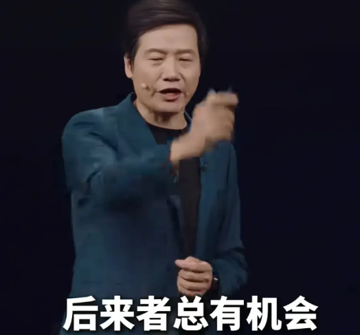 山呼海啸般的攻击，依然没有击垮雷军。我想，这就是这个男人的独特之处。

从金山到
