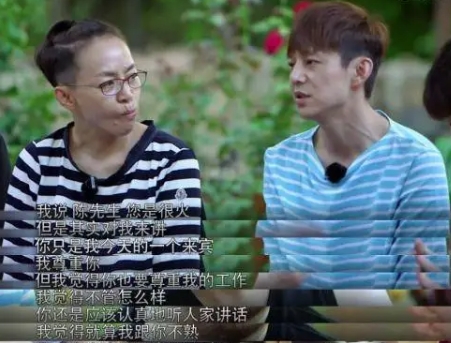 当初，陈冠希因出演《无间道》而成为了娱乐圈中的“香饽饽”，而他在接受何炅的采访时