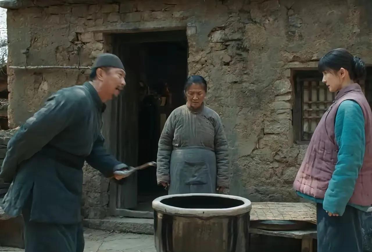 追剧《生万物》 这封儿也太小气了！让老婆煮鸡蛋给绣绣吃，还打招呼只能煮一个，为的