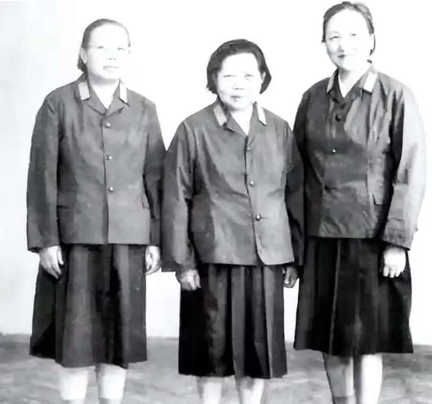 51年洪学智妻子寻女无果，到老乡家歇脚，不经意的交谈间，妇人突然惊呼：“是你啊！