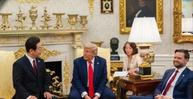 特朗普对李在明“亮剑”，抛出“王炸”问题。
李在明敢答应，就是韩国“罪人”。
所