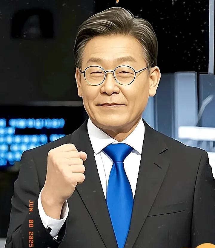 安志玲现场徒手夺枪！混乱场面表现出强烈保护欲安志玲为了支持李在明，表现得相当激动