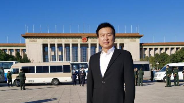 自打张泽群毕业后考入央视，他就一直有个央视名嘴的称号