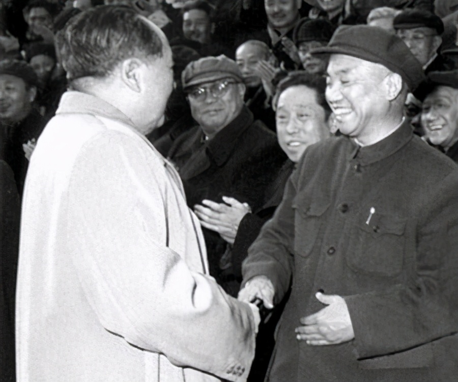 萧克找毛主席解决问题，毛主席说了几句话，让萧克非常羞愧