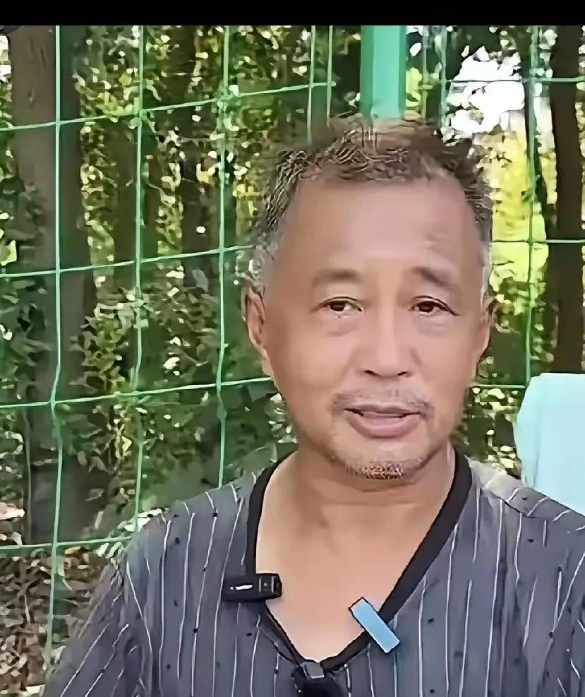 沈大师快要才思枯竭了！他天天被人围着问这问那，天天沉浸于直播中，己经好久没有读书