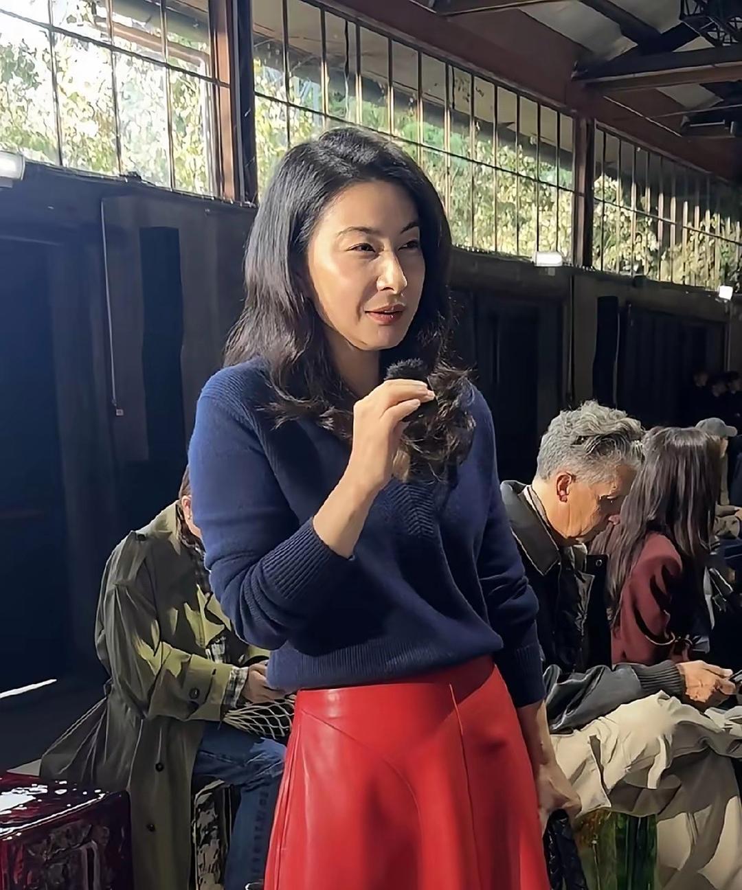 天啊！久未露面的郭晶晶一身撞色亮相米兰时装周BV设计师秀场，气场强大贵气十足。