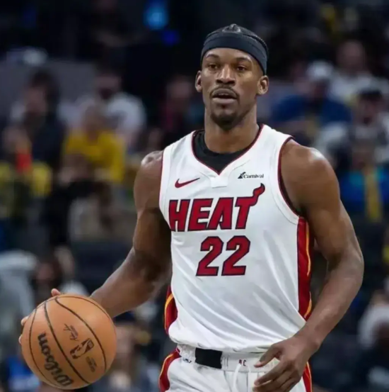 勇士是当今联盟第一奇葩的球队，弄来巴特勒，就是希望他和格林的强硬让库里能轻松点，