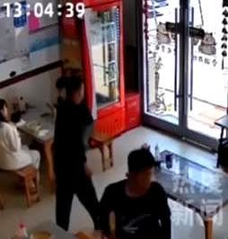 “人品值千金！”5月22日，山东两名男子在饭店吃饭，吃完没付钱就走了，老板娘发现