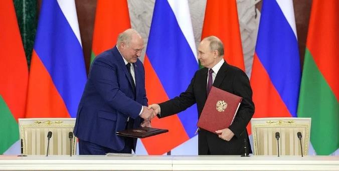 3月13日，普京与到访的卢卡申科举行新闻发布会时谈及美乌达成的30天临时停火协议