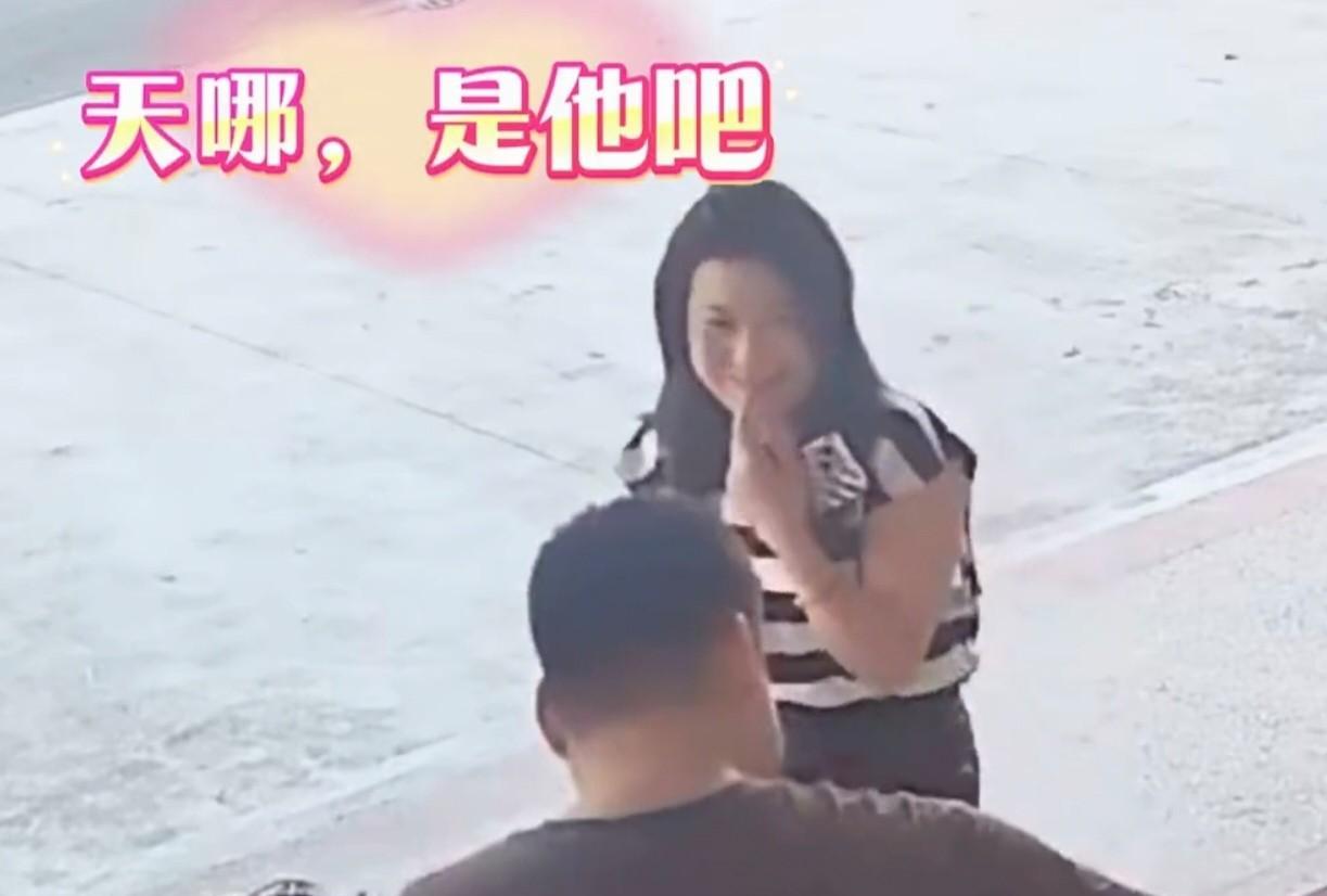 16年后偶遇初恋光速订婚一事，网友已经拆穿里面的门道了。
不出意外，男主是要为自