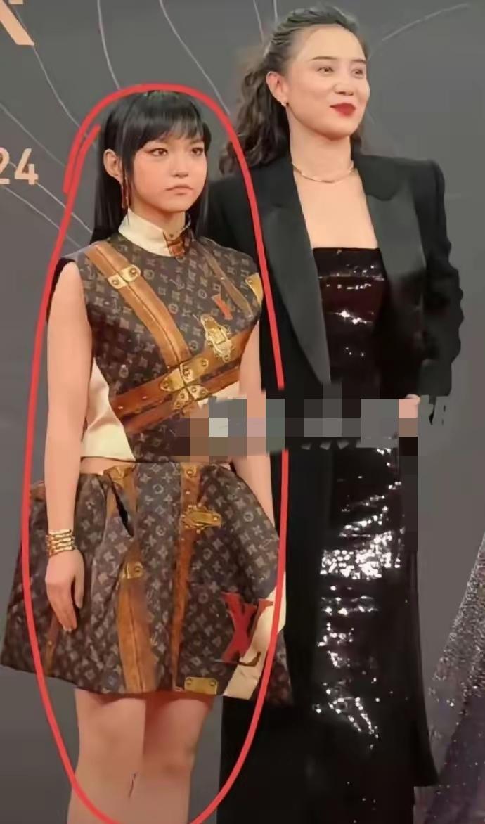 宋佳和兰西雅，宋佳现在好健壮啊！兰西雅是牛春苗的扮演者，她长相挺可爱的，看着不爱