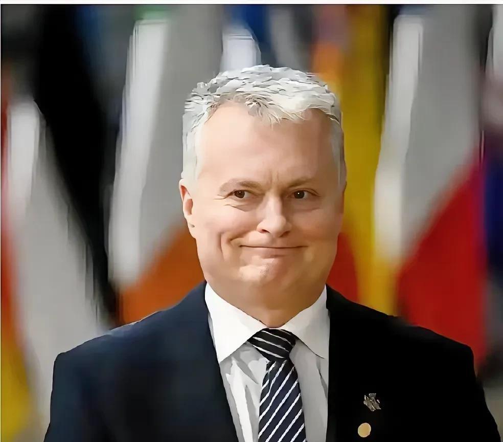 快报 ！快报！
说实话，这事真的是一出好戏，也很具象地反映了国家间复杂的外交关系