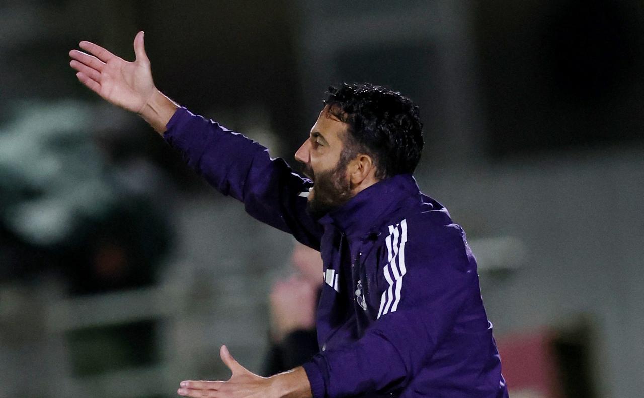 曼联主帅阿莫林下课！
管理层和阿莫林都有责任。管理层：明知道中场缺人就是不买人，