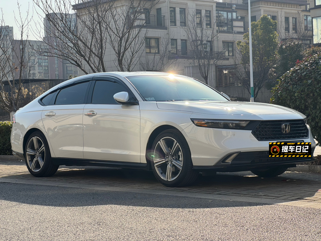 十一代雅阁三个月使用报告
购车初衷
一直是Honda粉，两辆摩托也是Honda，