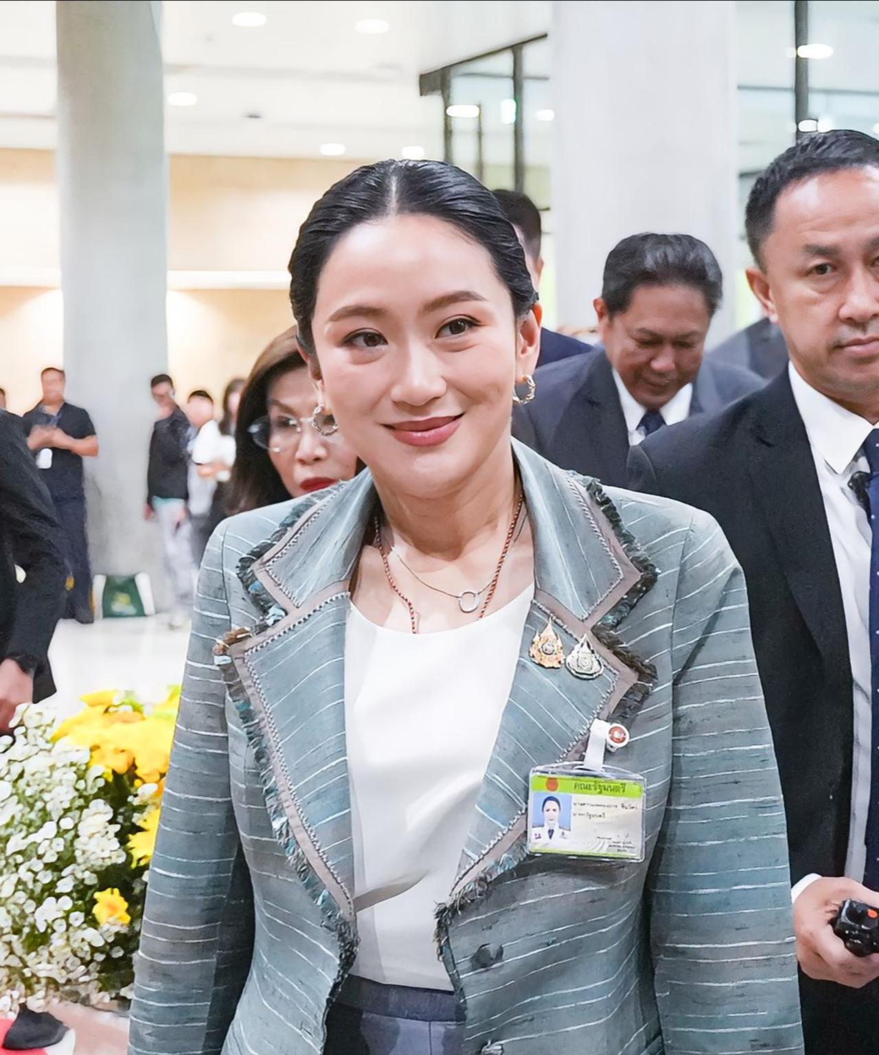 佩通坦新造型漂亮，绿色系套装好惊艳
8月14日上午9时30分，泰国总理兼文化部长