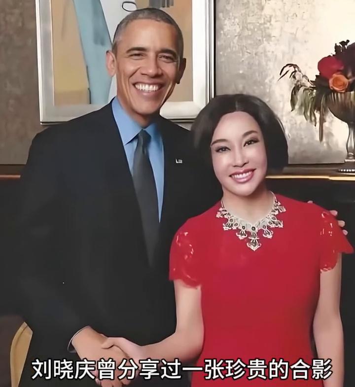 刘晓庆曾分享过一张珍贵的合影，拍摄于2016年秋，是两人会面时留下的画面，充分展