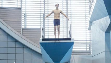 【全运会首日：陈艾森10米台逆转夺冠！广东男篮遭江苏"黑八"，00后新星闪耀赛场】