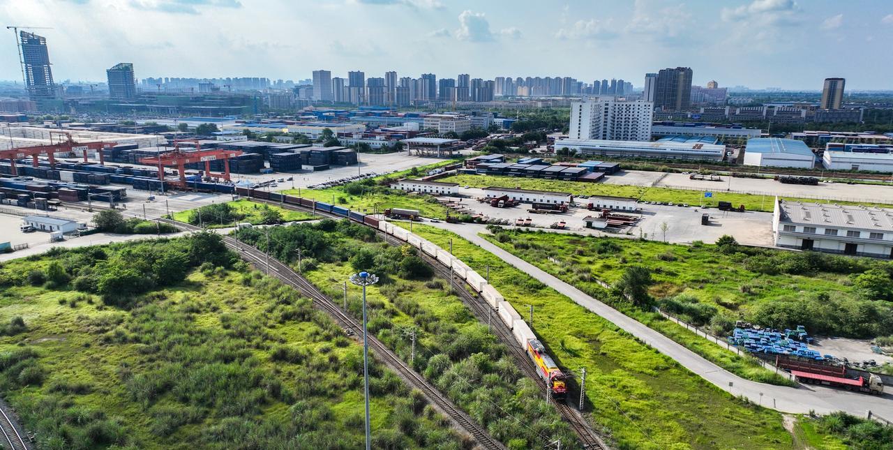 估计波兰也没想到，中国不受威胁，中欧班列受阻后，替代方案很快就来了！目前，各大班